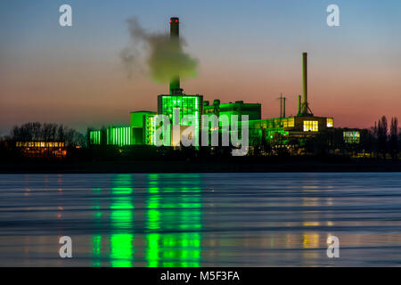 Die Lausward Kraftwerk in Düsseldorf, Gas- und Dampfturbinenkraftwerk der Stadtwerke Düsseldorf und der EnBW, die im Hafen von Düsseldorf auf der Stockfoto