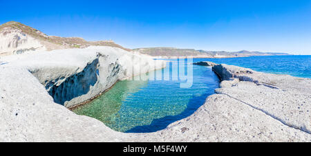 Schönen natürlichen Pool in den Fels gehauen an der Westküste von Sardinien Italien Stockfoto