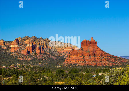 Red Rock Mountains mit Blick auf das Tal in Sedona, Arizona Stockfoto