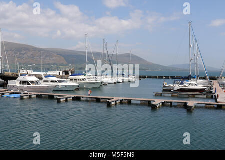 Boote und Yachten im Yachthafen, Carlingford Marina an Carlingford Lough, County Louth, Irland. Stockfoto