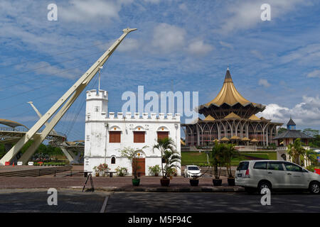 Die Darul Hana Brücke über den Fluss Sarawak, Kuching, Malaysia Stockfoto