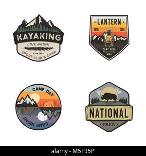 Satz von Vintage Hand gezeichnet Reisen Logos. Wandern labels Konzepte. Berg Expedition Abzeichen Designs. Reisen Logos, Firmenschriftzüge Sammlung. Vektor retro Flecken auf weißem Hintergrund Stock Vektor