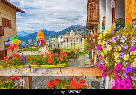 Blick auf das malerische Dorf von Gämsen, im Val d'Aosta, Italien. Seine Besonderheit ist, dass Autos, die nicht in das Dorf erlaubt. Stockfoto