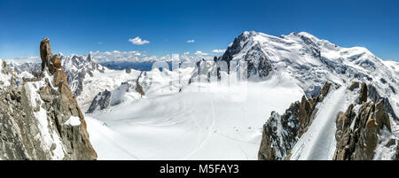 Blick von oben auf die Aiguille du Midi, Chamonix, Frankreich. Stockfoto