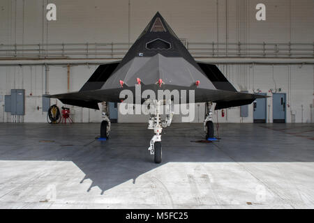 MIRAMAR, Kalifornien, USA - 15.Oktober 2016: US Air Force Lockheed Martin F-117 Nighthawk Stealth Fighter Jet auf Anzeige an der MCAS Miramar Airshow. Stockfoto