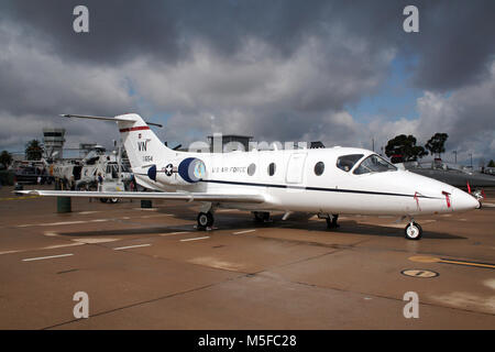 MIRAMAR, CALIFORNIA, USA - 15. Okt 2006: US Air Force Raytheon T-1A Jayhawk VIP Jet Flugzeug auf der MCAS Miramar Airshow ausgestellt. Stockfoto