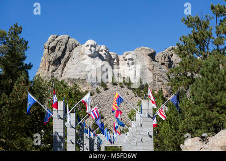 SD 00004-00 ... South Dakota - Presendents George Washington, Thomas Jefferson, Theodore Roosevelt und Abraham Lincon geschnitzt in einem Berghang und Th Stockfoto