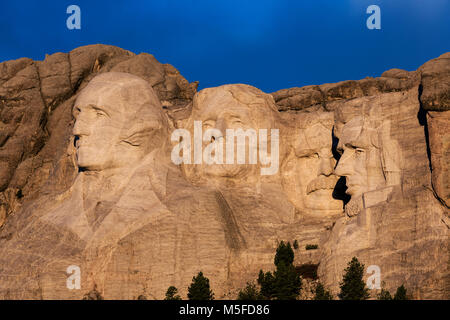 SD 00017-00 ... South Dakota - Presedents Georg Washington, Thomas Jefferson, Theodore Roosevelt und Abraham Lincoln geschnitzt in einem Berghang am Berg Stockfoto