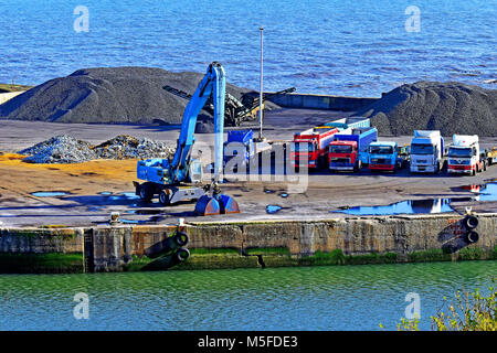 Seaham Durham Hafen und Schrott Lkw Radlader und Kohle exportiert Stockfoto