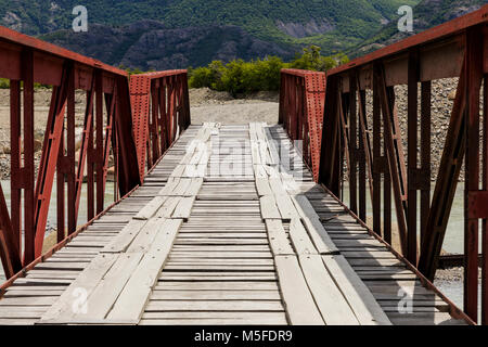 Brücke über den Rio de Vueltas; nördlich von El Chaltén, Patagonien, Argentinien Stockfoto