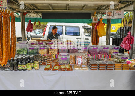 Arsos, Zypern - Oktober 8, 2017: Auf dem Dorffest Verkauf von Muttern und süßen Sachen. Stockfoto