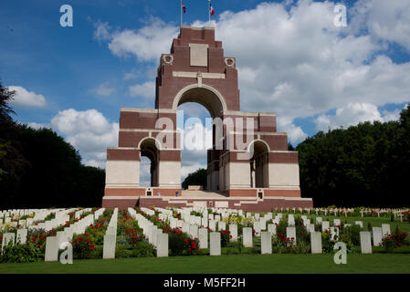 Die thiepval Gedenkstätte zum Gedenken an die 72,246 fehlende Britische und Südafrikanische Soldaten, die in den Schlachten an der Somme während des ersten Weltkrieges starb. Stockfoto