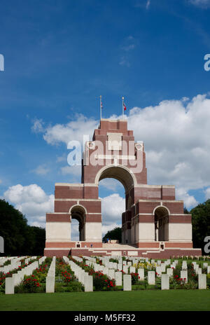 Die thiepval Gedenkstätte zum Gedenken an die 72,246 fehlende Britische und Südafrikanische Soldaten, die in den Schlachten an der Somme während des ersten Weltkrieges starb. Stockfoto