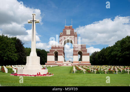 Die thiepval Gedenkstätte zum Gedenken an die 72,246 fehlende Britische und Südafrikanische Soldaten, die in den Schlachten an der Somme während des ersten Weltkrieges starb. Stockfoto