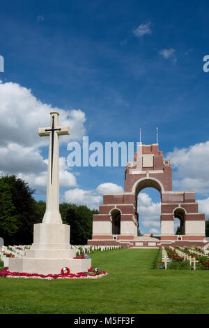 Die thiepval Gedenkstätte zum Gedenken an die 72,246 fehlende Britische und Südafrikanische Soldaten, die in den Schlachten an der Somme während des ersten Weltkrieges starb. Stockfoto