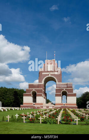 Die thiepval Gedenkstätte zum Gedenken an die 72,246 fehlende Britische und Südafrikanische Soldaten, die in den Schlachten an der Somme während des ersten Weltkrieges starb. Stockfoto