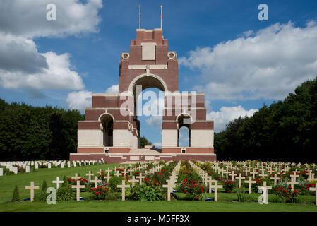 Die thiepval Gedenkstätte zum Gedenken an die 72,246 fehlende Britische und Südafrikanische Soldaten, die in den Schlachten an der Somme während des ersten Weltkrieges starb. Stockfoto