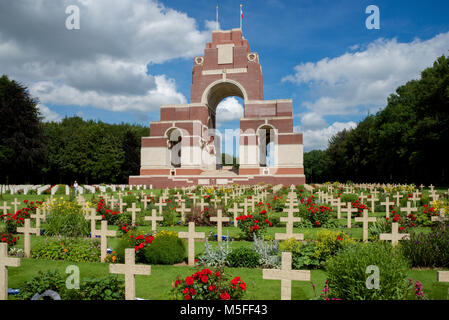 Die thiepval Gedenkstätte zum Gedenken an die 72,246 fehlende Britische und Südafrikanische Soldaten, die in den Schlachten an der Somme während des ersten Weltkrieges starb. Stockfoto