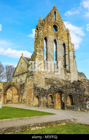 Kilwinning Abtei aus dem 12. Jahrhundert, errichtet und von Tironensian Mönche aus Kelso besetzt und wurde dann als Presbyterianischen Kirche, Kilwinning verwendet, Stockfoto