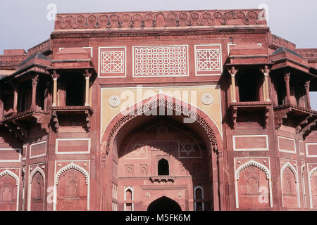 Jahangir Palace innerhalb der Roten Fort in Agra, Uttar Pradesh, Indien Stockfoto