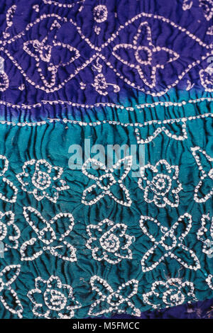 Bandhani mit Tie-Farbstoff hergestellt in Bhuj, Kutch, Gujarat, Indien, Asien Stockfoto