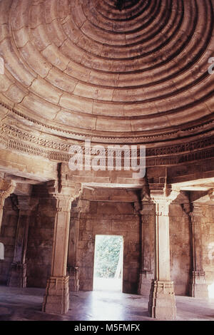 Innenansicht der Jami Masjid, Champaner, Panchmahal, Gujarat, Indien Stockfoto