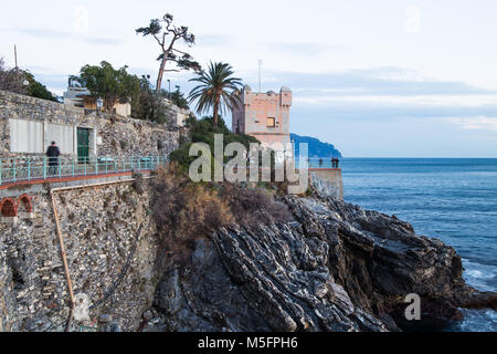 Groppallo Turm in Genua (Genova) Nervi, Italien, Festung am Meer Stockfoto