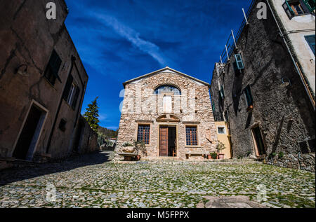 Die steinerne Kirche des hl. Agostino in Verezzi, Provinz Savona, Ligurien, Italien Stockfoto