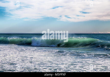 Big Wave an der ligurischen Küste, Mittelmeer, Provinz Genua, Italien. Stockfoto