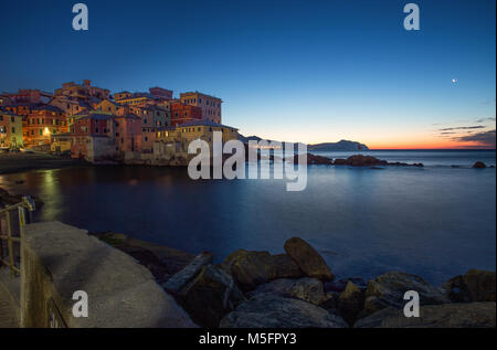 Genua (Genova) Italien 25. Januar 2017 - Genua Boccadasse im Morgengrauen, einem Fischerdorf und bunten Häusern Stockfoto