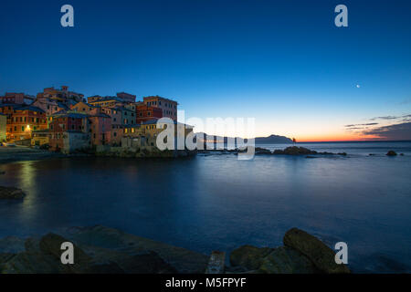 Genua (Genova) Italien 25. Januar 2017 - Genua Boccadasse im Morgengrauen, einem Fischerdorf und bunten Häusern Stockfoto