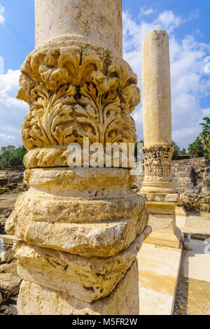 Antike römische Säulen in der antiken Stadt Bet Shean, jetzt ein Nationalpark. Im Norden Israels Stockfoto