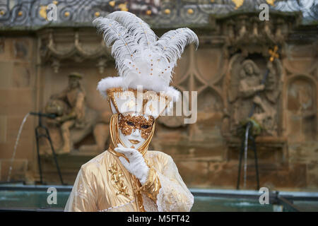 Venezianischen Karneval in Schwäbisch Hall eine kleine mittelalterliche Stadt in Deutschland. Das Festival genannt wird Hallia Venezia. Stockfoto