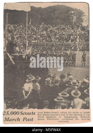 Zeitungsausschnitt von Lord Baden-Powell, der Gruß an der 5. Welt Boy Scout Jamboree, gehalten in Bloemendaal Vogelenzang, Holland, Niederlande, Juli 30. bis 13. August 1937 Stockfoto