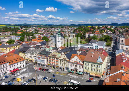 Klatovy, Tschechien - Blick über den zentralen Marktplatz und die Altstadt in nordöstliche Richtung. Stockfoto