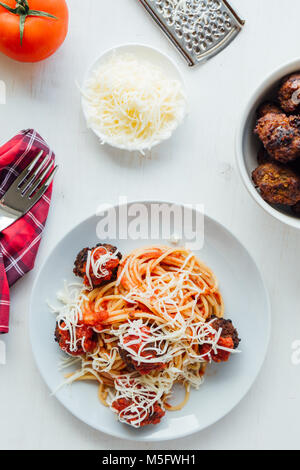 Frische leckere traditionelle spaghetti Pasta und Frikadellen dish Stockfoto