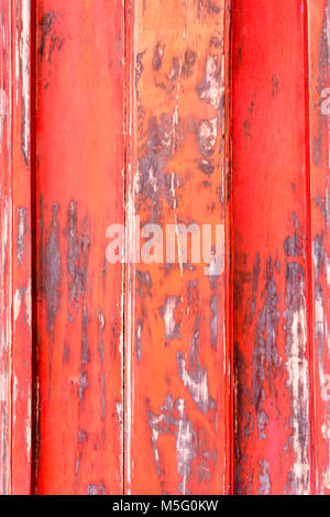 Nahaufnahme des alten roten distressed Lackierung an der Höhle Ngoc Son Konfuzius Tempel in Ho Hoan Kiem See, Hanoi, Vietnam Stockfoto