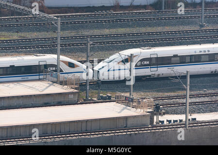 Chengdu, China - Feb 19, 2018: Chinesische Hochgeschwindigkeitszug Ankunft in Chengdu south Station Stockfoto