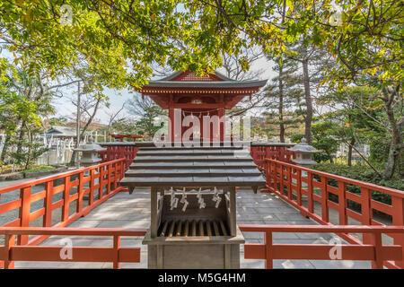 Benzaiten hataage Schrein auf dem Gelände der Tsurugaoka Hachimangu Shinto Schrein in Kamakura, Präfektur Kanagawa, Japan. Stockfoto