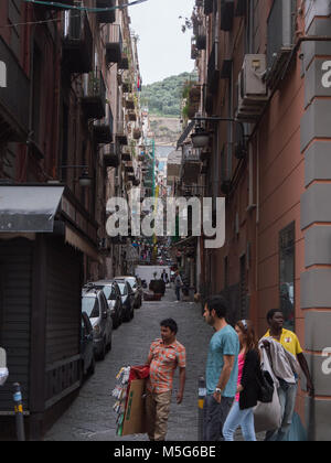 Neapel, Italien - 17. Mai 2015: Migranten - illegalen Street trading Stockfoto