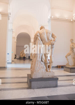 Neapel, Italien - 18 Mai 2015 - Statue des Herkules im Archäologischen Nationalmuseum von Neapel Stockfoto