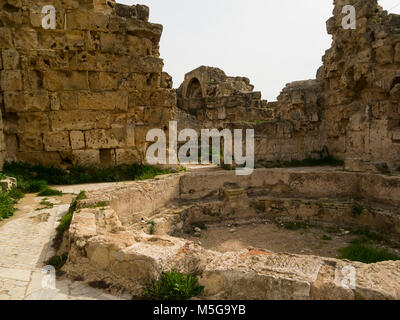 Die Ruinen der Großen Halle mit Bäder Bereich von Ausgegrabenen antiken römischen Stadt Salamis Famagusta Türkische Republik Nordzypern Stockfoto