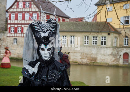 Venezianischen Karneval in Schwäbisch Hall eine kleine mittelalterliche Stadt in Deutschland. Das Festival genannt wird Hallia Venezia. Stockfoto