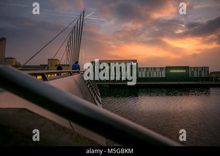 Schönen Sonnenuntergang über Coronation Street Studios, ITV Gebäude, Media City, Trafford Wharf. 22. Februar 2018. Stockfoto