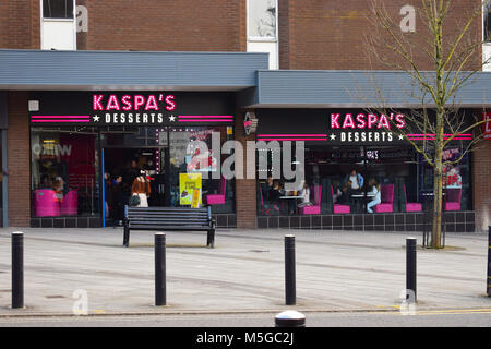 Kaspa's in Bridgend Stadtzentrum, S. Wales. Ein beliebtes Kette von Restaurants mit einer Reihe von Heiße & kalte Desserts. Stockfoto