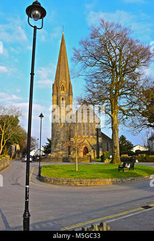 St Mary's Church Nolton steht in einer eigenen Anlage auf Merthyr Mawr Road North, in Bridgend, Wales. Es ist ein Denkmalgeschütztes Gebäude. Stockfoto