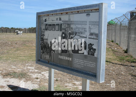 Poster der letzten politischen Gefangenen von Robben Island, Robben Island, Cape Town, Südafrika befreit zu werden. Stockfoto