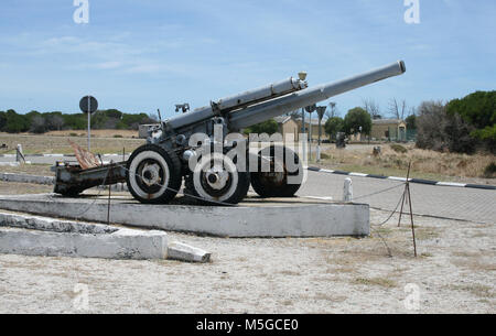 Alte Artillerie Kanonen auf Robben Island, Cape Town, South Africa Stockfoto