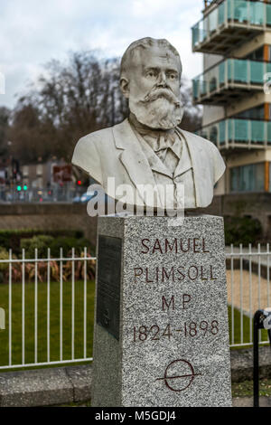 Samuel Plimsoll MP, die plimsoll Line auf Schiffen, um Überlastung zu vermeiden. Bristol UK Stockfoto