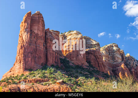 Hervorragt, Red Rock Gipfeln im Arizona High Desert Stockfoto